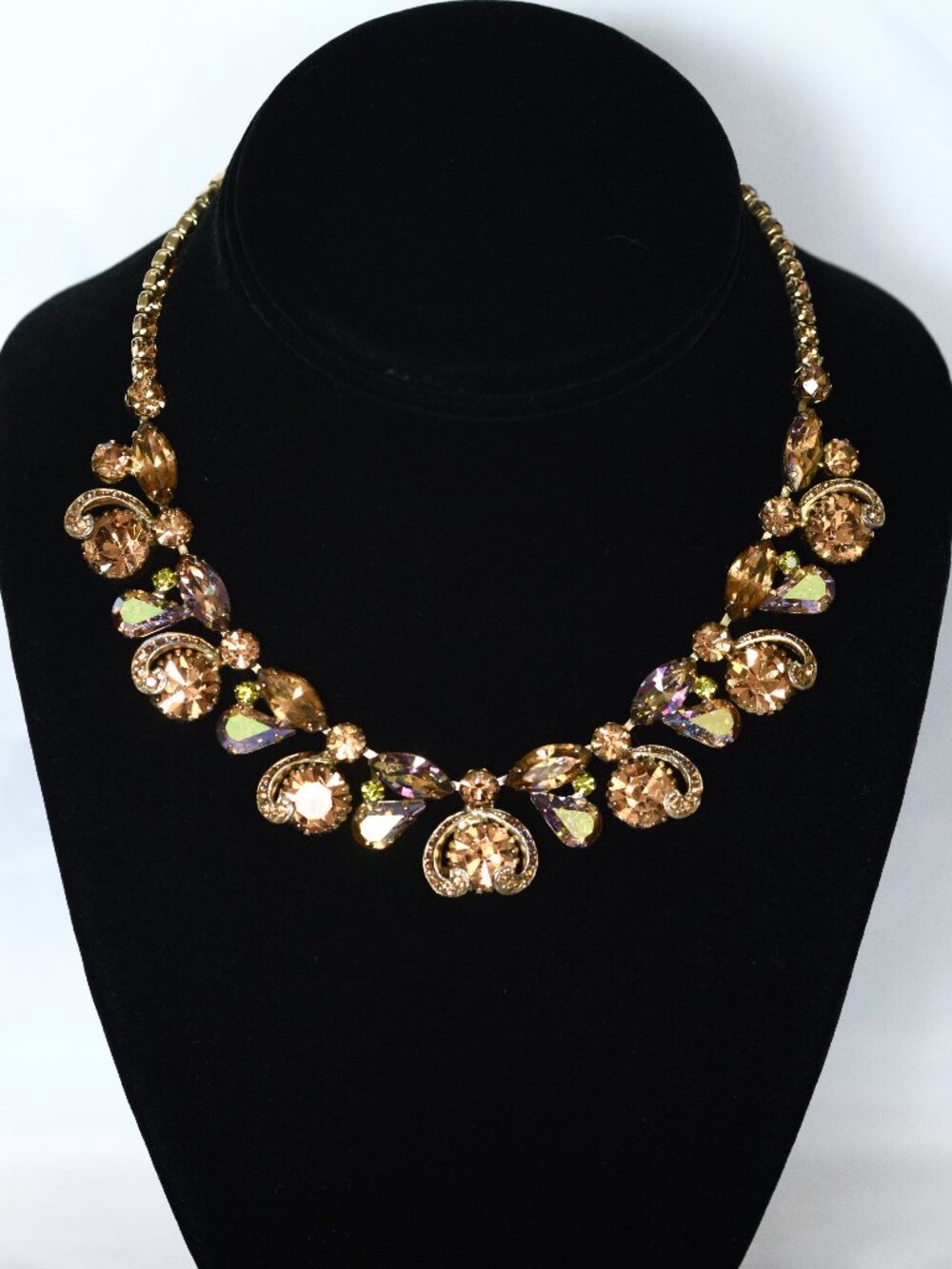 Vintage Rhinestone Necklace With Intricate Design & Metalwork